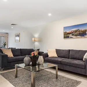  Apartment Style Accommodation-close To City-north Adelaide-3 Bdrm-free Parking